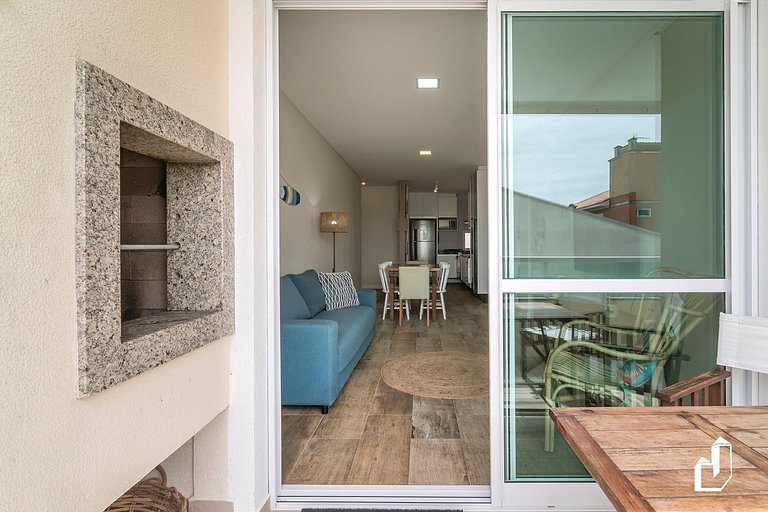Apartamento com 02 dormitórios na quadra do mar
