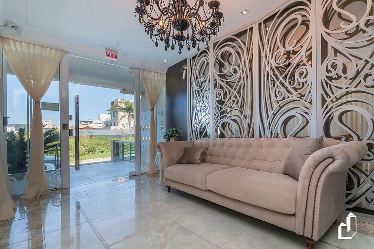 Apartamento com 02 dormitórios na quadra do mar