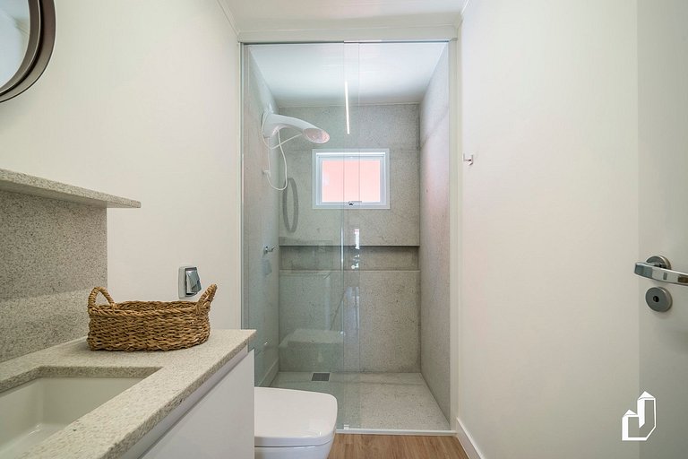 Casa com 02 dormitórios e jacuzzi aquecida