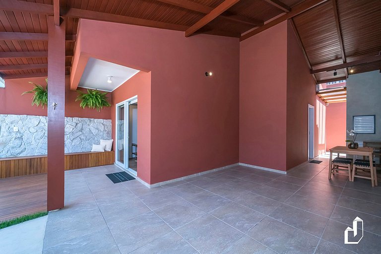 Casa com 02 dormitórios e jacuzzi aquecida