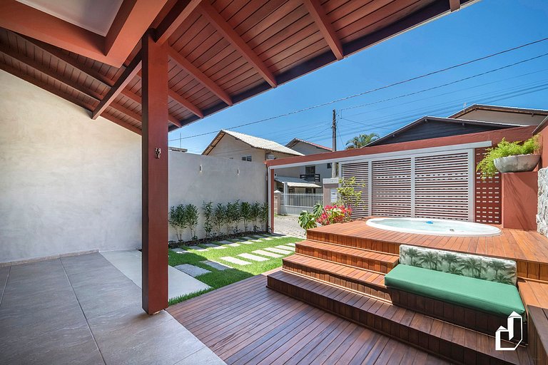 Casa com 02 dormitórios e jacuzzi aquecida