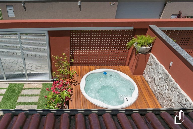 Casa com 02 dormitórios e jacuzzi aquecida