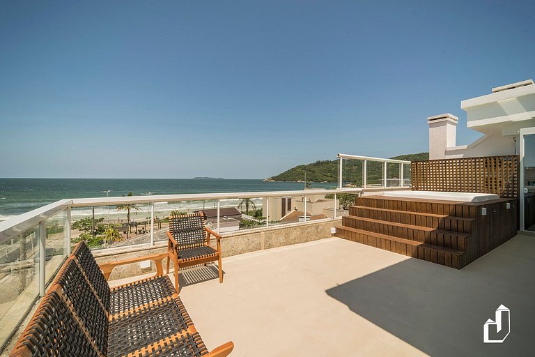 Cobertura com vista para o mar e jacuzzi aquecida