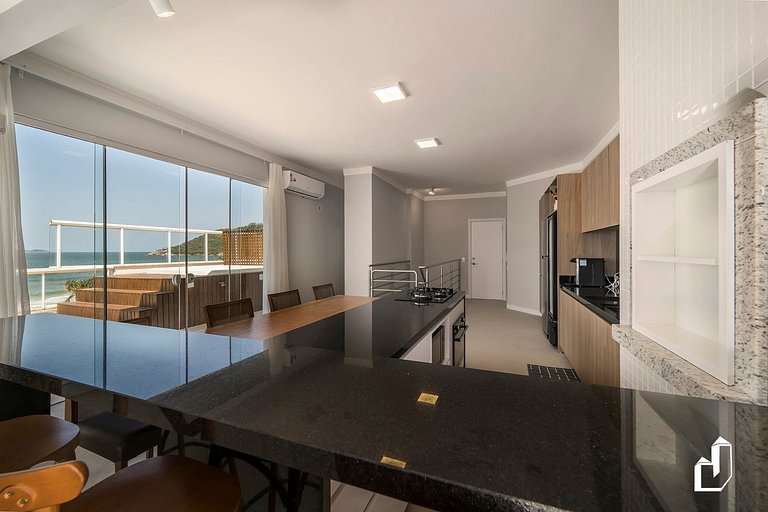 Cobertura com vista para o mar e jacuzzi aquecida