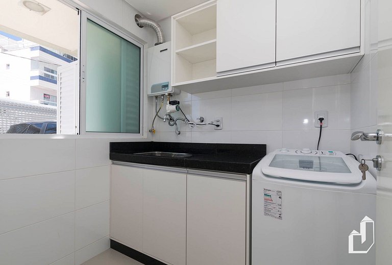 Duplex com piscina à beira mar e 03 suítes