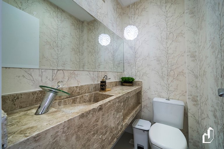 Duplex com piscina à beira mar e 03 suítes