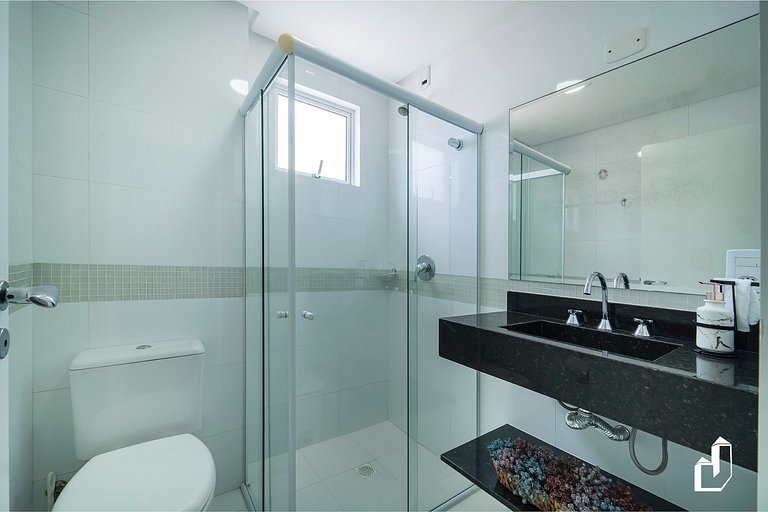 Duplex com piscina à beira mar e 03 suítes