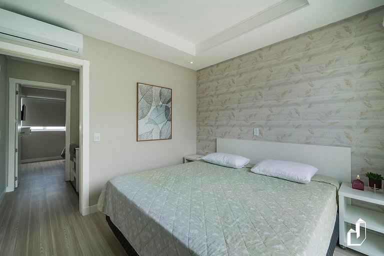 Duplex com piscina à beira mar e 03 suítes
