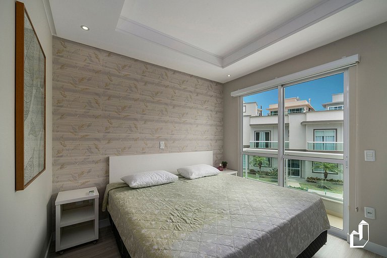 Duplex com piscina à beira mar e 03 suítes