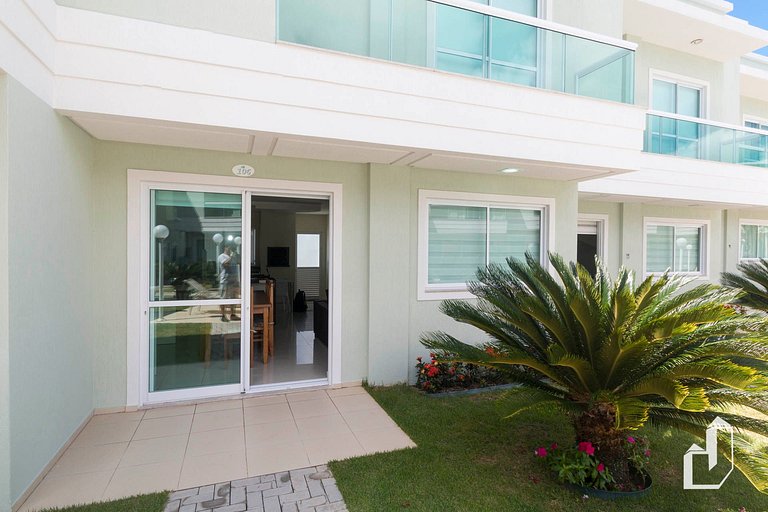 Duplex com piscina à beira mar e 03 suítes