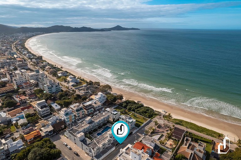 Duplex com piscina à beira mar e 03 suítes