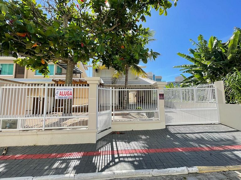 Casa com 03 dormitórios perfeita para você e sua família
