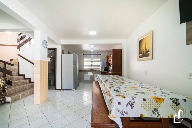Casa com 3 Dormitórios em Canto Grande - A 50m da Praia