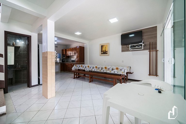 Casa com 3 Dormitórios em Canto Grande - A 50m da Praia