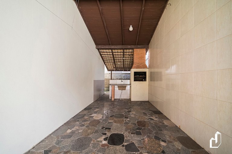 Casa com 3 Dormitórios em Canto Grande - A 50m da Praia