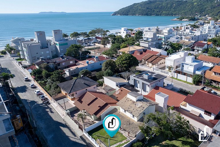 Casa com 3 Dormitórios em Canto Grande - A 50m da Praia