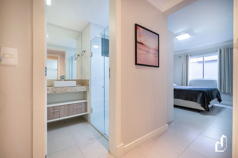 Kremer Residence: Apto 202 amplo próximo ao mar