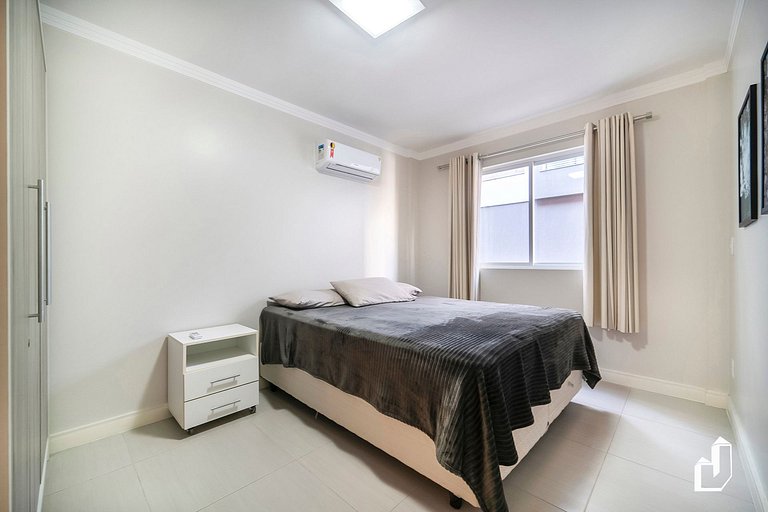 Kremer Residence: Apto 202 amplo próximo ao mar