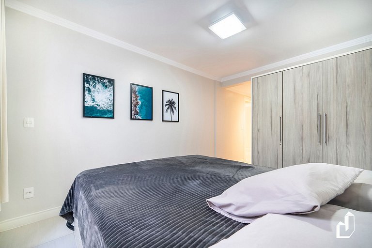 Kremer Residence: Apto 202 amplo próximo ao mar