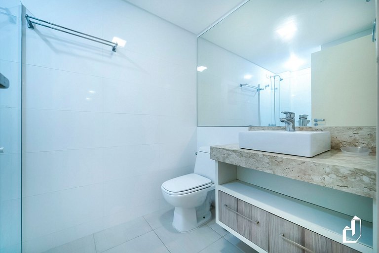 Kremer Residence: Apto 202 amplo próximo ao mar