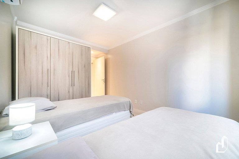 Kremer Residence: Apto 202 amplo próximo ao mar
