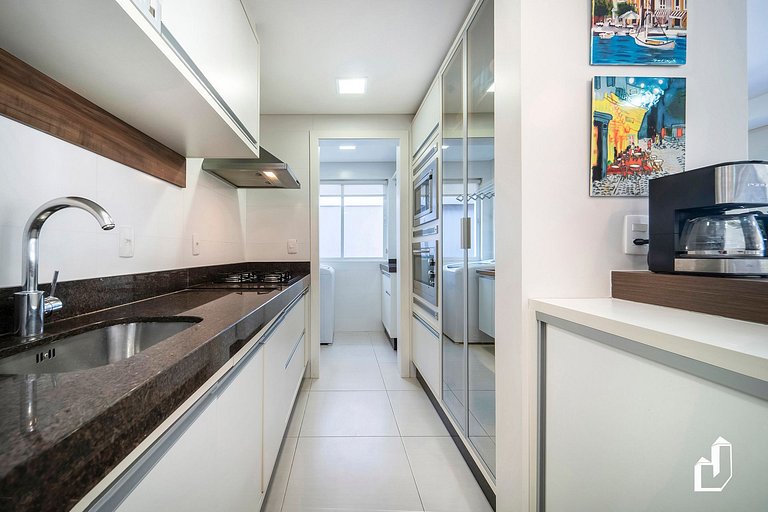 Kremer Residence: Apto 202 amplo próximo ao mar