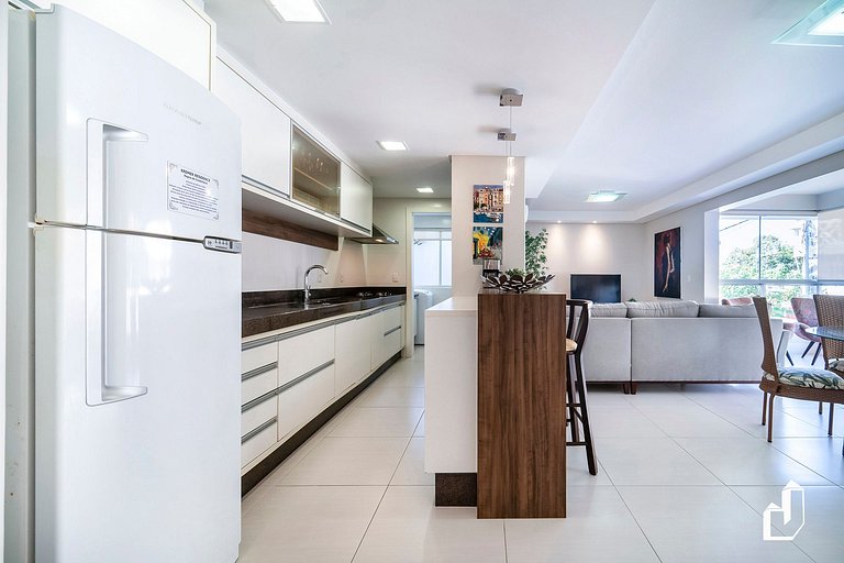 Kremer Residence: Apto 202 amplo próximo ao mar