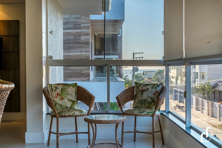 Apartamento com 02 dormitórios em Canto Grande