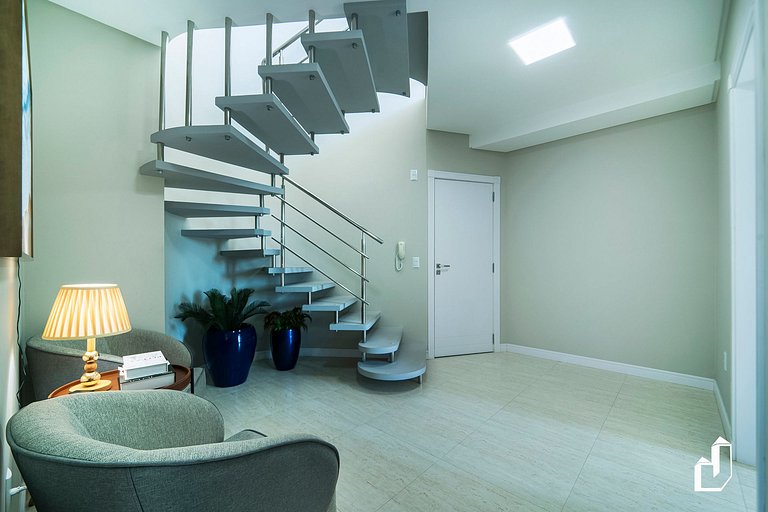 Cobertura duplex com 03 suítes e piscina privativa