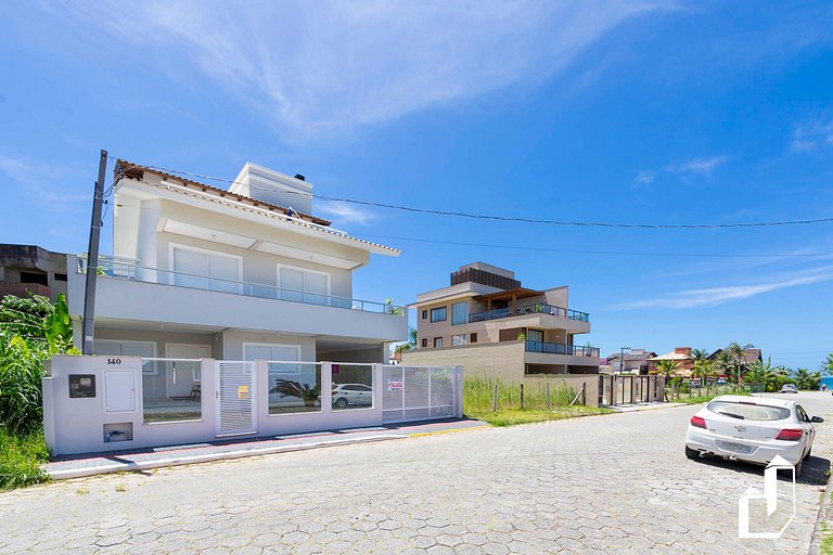 Casa com 05 dormitórios