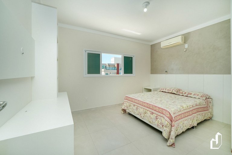 Casa com 05 dormitórios