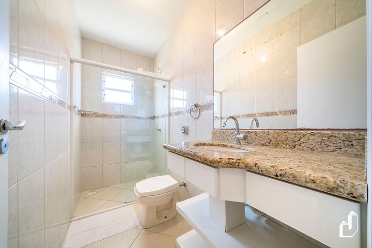 Casa com 03 dormitórios perfeita para 02 famílias