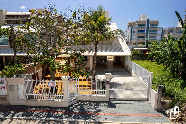 Casa com 03 dormitórios perfeita para 02 famílias