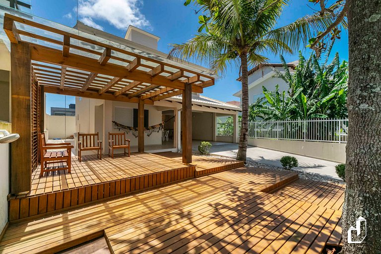 Casa com 03 dormitórios perfeita para 02 famílias