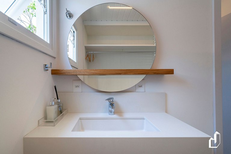 Casa com piscina, diversão e conforto em Canto Grande