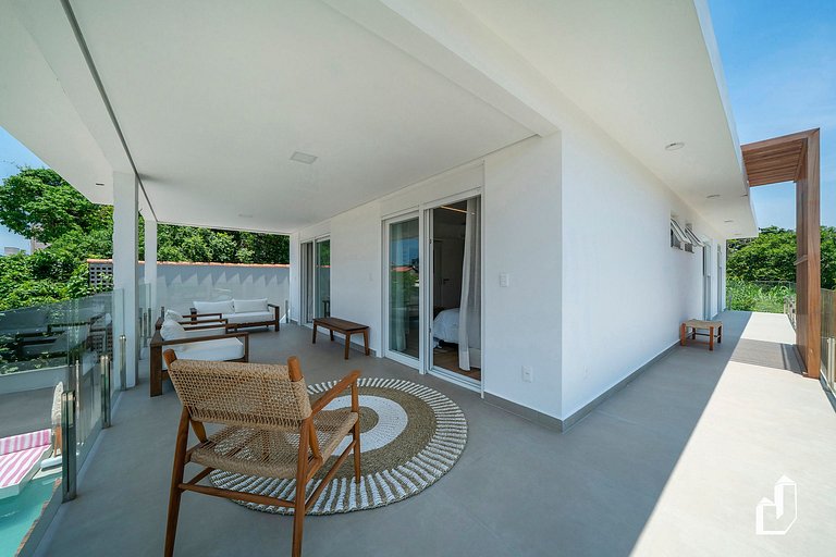 Casa com piscina, diversão e conforto em Canto Grande