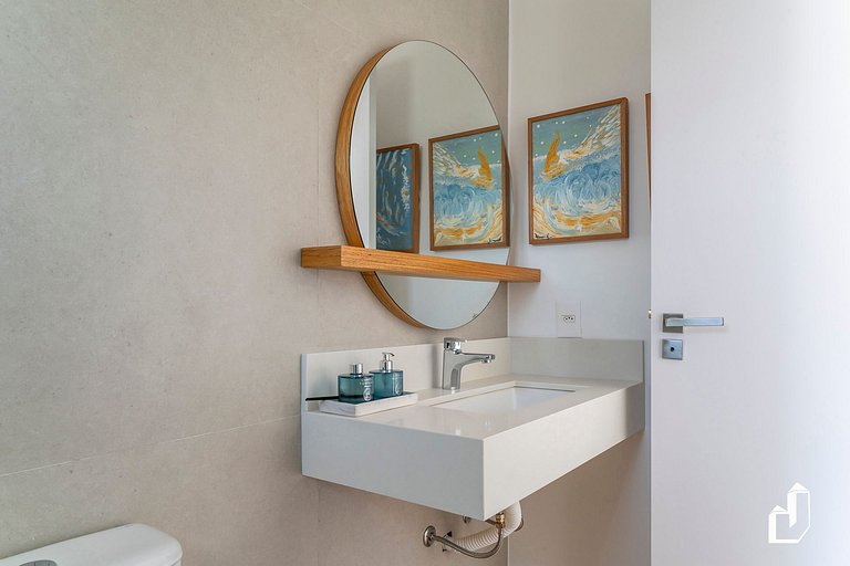 Casa com piscina, diversão e conforto em Canto Grande