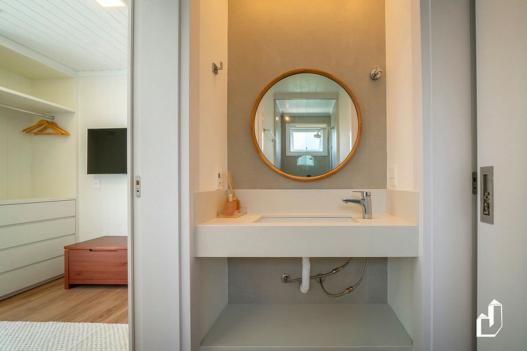 Casa com piscina, diversão e conforto em Canto Grande