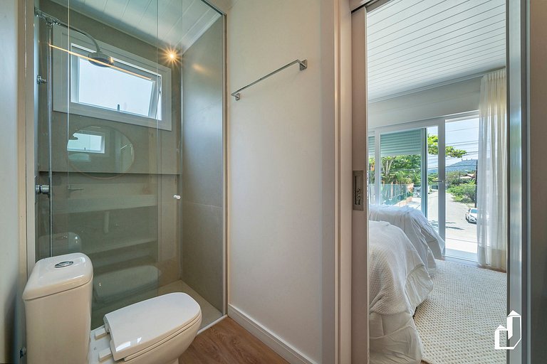 Casa com piscina, diversão e conforto em Canto Grande
