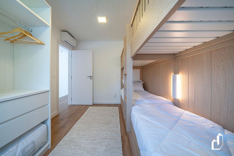 Casa com piscina, diversão e conforto em Canto Grande