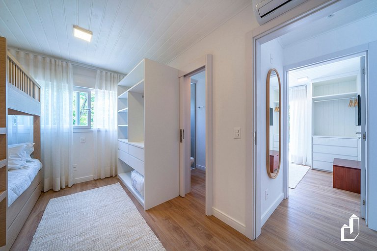 Casa com piscina, diversão e conforto em Canto Grande
