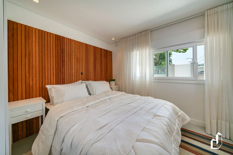 Casa com piscina, diversão e conforto em Canto Grande