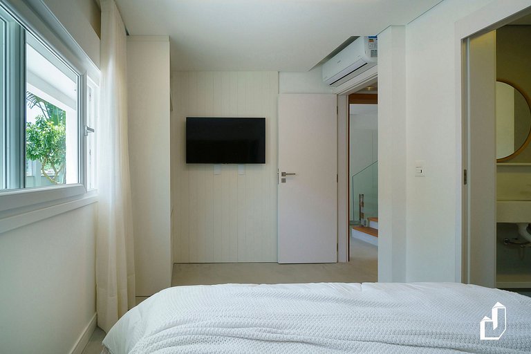 Casa com piscina, diversão e conforto em Canto Grande