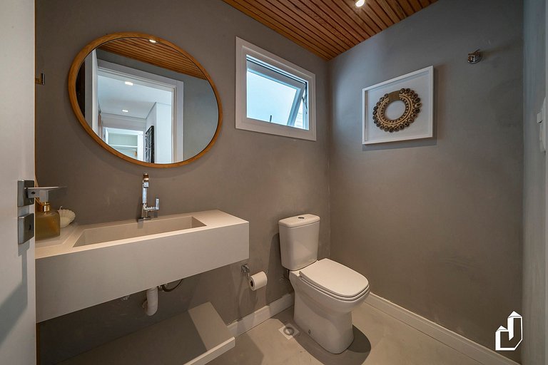 Casa com piscina, diversão e conforto em Canto Grande