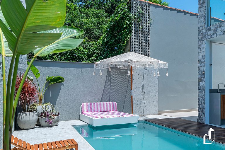 Casa com piscina, diversão e conforto em Canto Grande