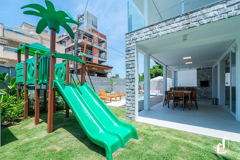 Casa com piscina, diversão e conforto em Canto Grande