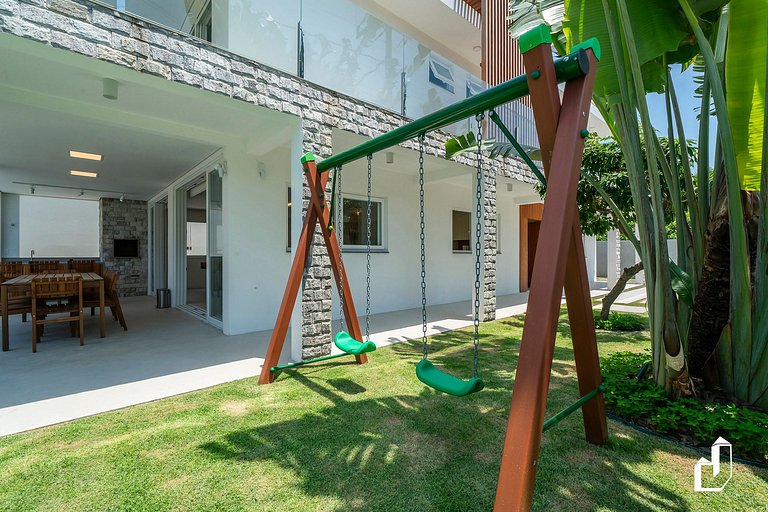 Casa com piscina, diversão e conforto em Canto Grande