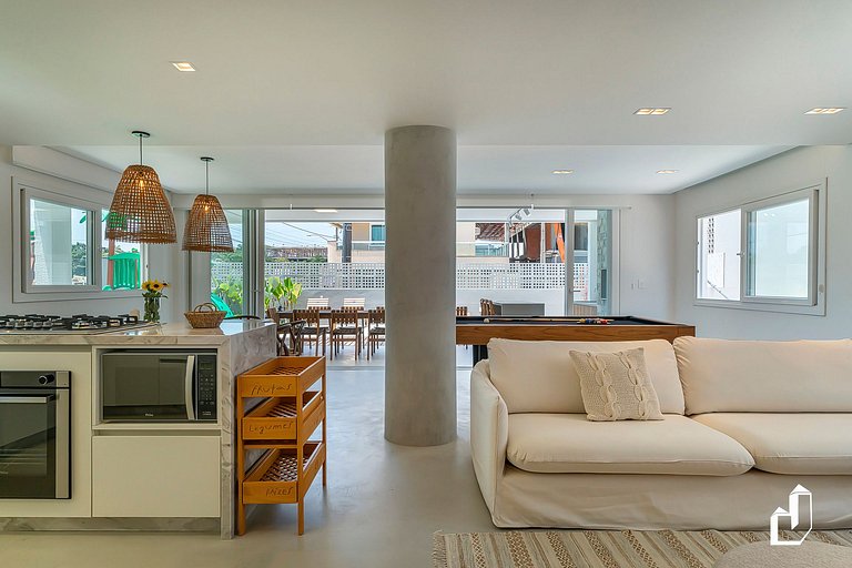 Casa com piscina, diversão e conforto em Canto Grande