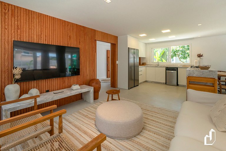 Casa com piscina, diversão e conforto em Canto Grande