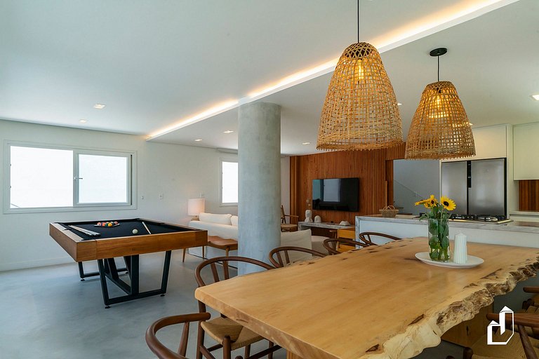 Casa com piscina, diversão e conforto em Canto Grande